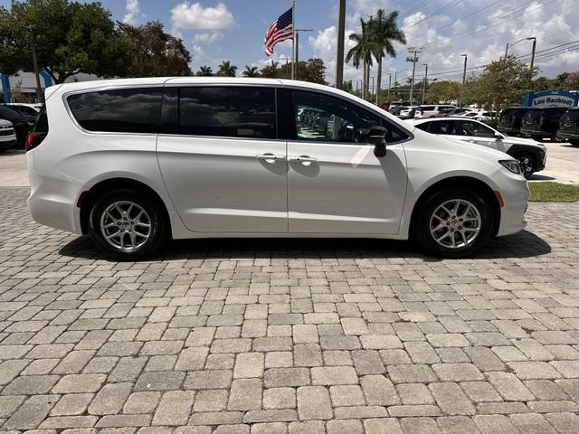 2024 Chrysler Pacifica Touring