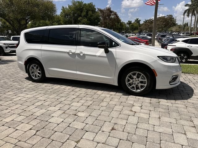 2024 Chrysler Pacifica Touring