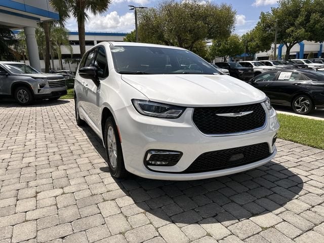2024 Chrysler Pacifica Touring