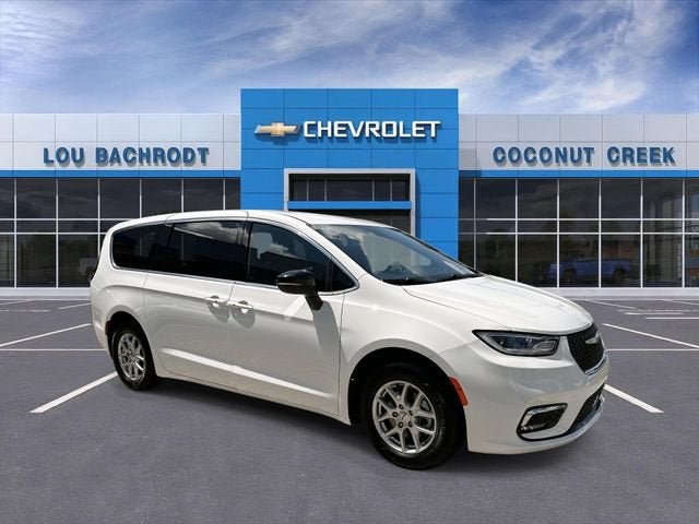 2024 Chrysler Pacifica Touring