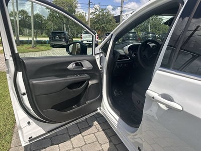 2024 Chrysler Pacifica Touring