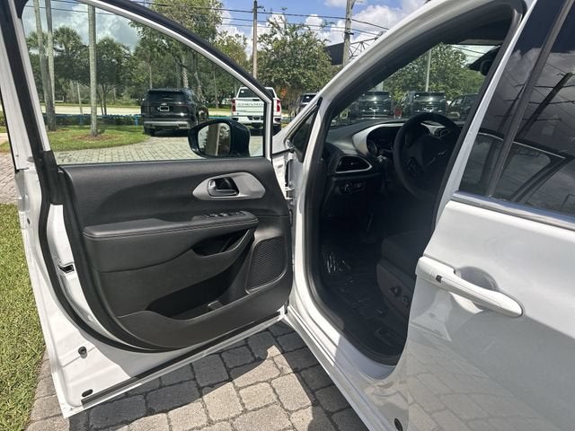 2024 Chrysler Pacifica Touring