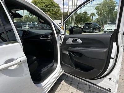 2024 Chrysler Pacifica Touring