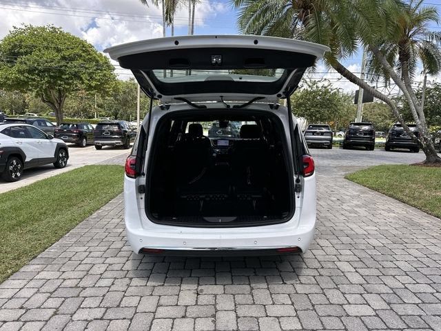 2024 Chrysler Pacifica Touring