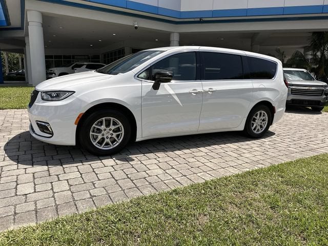 2024 Chrysler Pacifica Touring