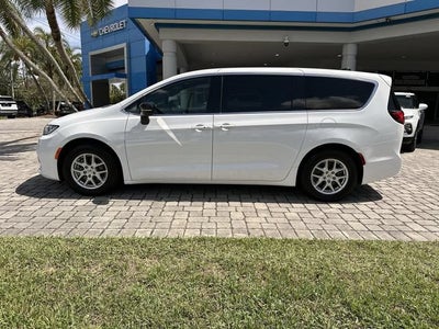 2024 Chrysler Pacifica Touring