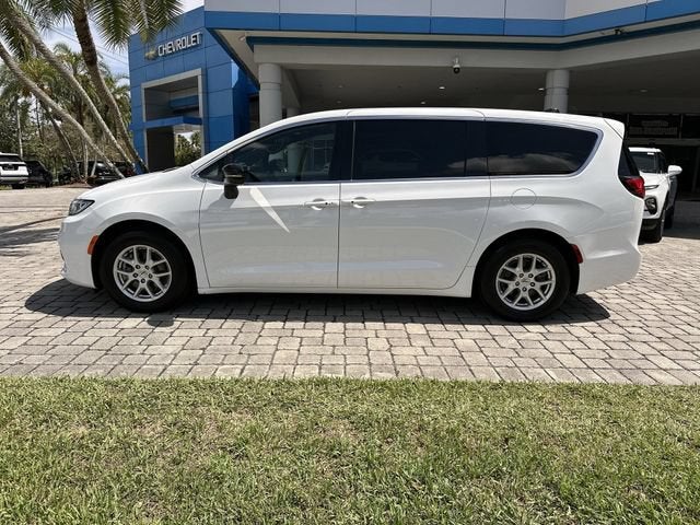 2024 Chrysler Pacifica Touring