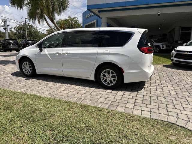 2024 Chrysler Pacifica Touring