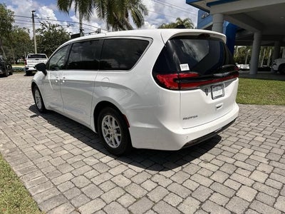 2024 Chrysler Pacifica Touring