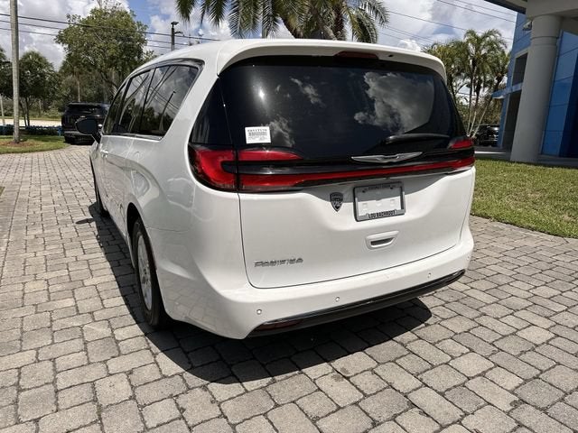 2024 Chrysler Pacifica Touring