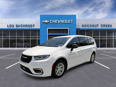 2024 Chrysler Pacifica Touring