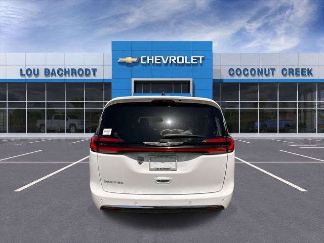 2024 Chrysler Pacifica Touring