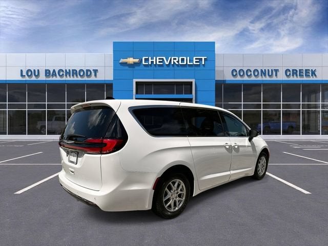 2024 Chrysler Pacifica Touring