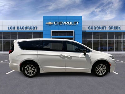 2024 Chrysler Pacifica Touring