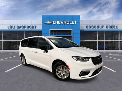 2024 Chrysler Pacifica Touring