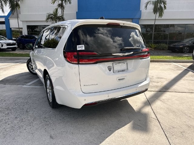 2024 Chrysler Pacifica Touring