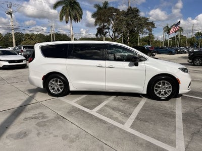 2024 Chrysler Pacifica Touring