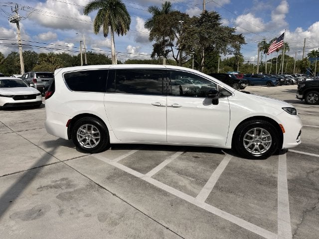 2024 Chrysler Pacifica Touring