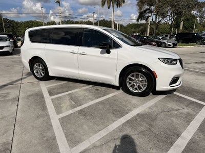 2024 Chrysler Pacifica Touring