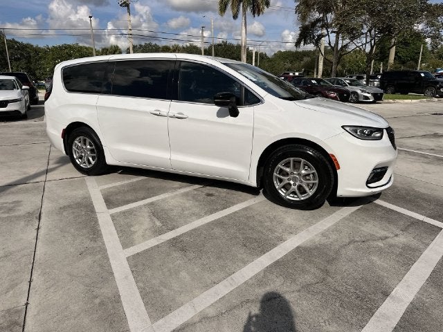 2024 Chrysler Pacifica Touring