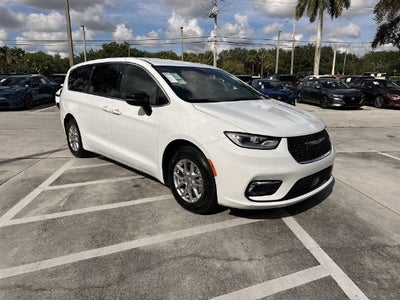 2024 Chrysler Pacifica Touring