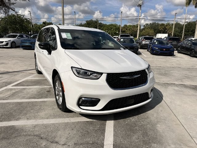 2024 Chrysler Pacifica Touring