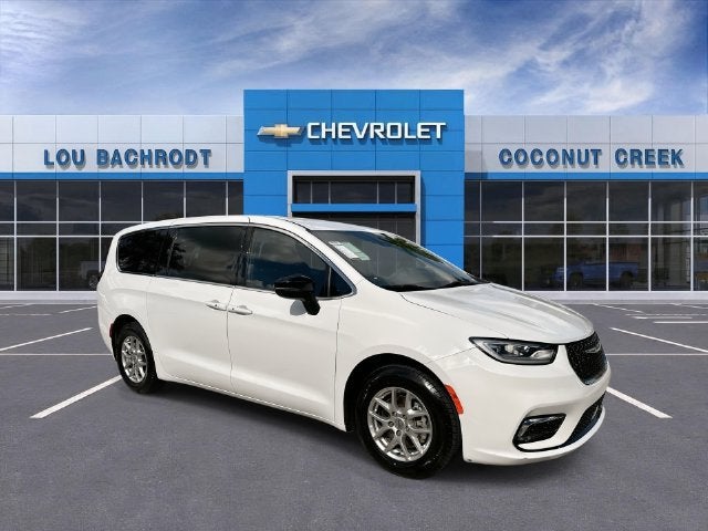 2024 Chrysler Pacifica Touring