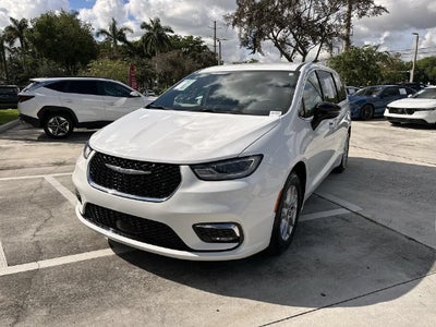 2024 Chrysler Pacifica Touring