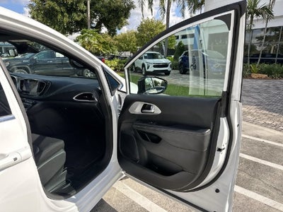 2024 Chrysler Pacifica Touring