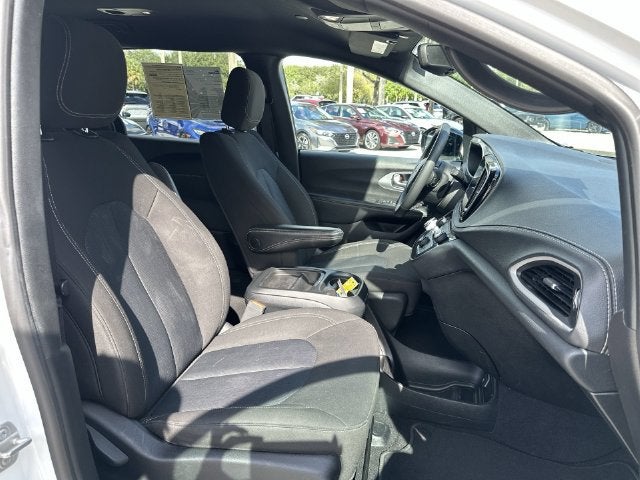 2024 Chrysler Pacifica Touring