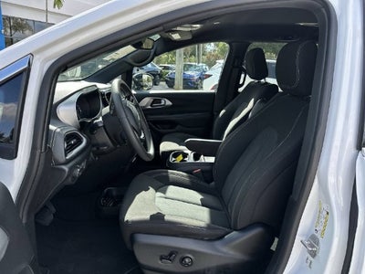 2024 Chrysler Pacifica Touring