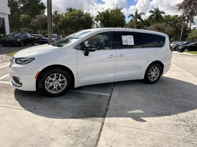 2024 Chrysler Pacifica Touring