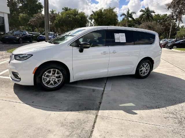 2024 Chrysler Pacifica Touring