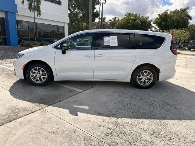 2024 Chrysler Pacifica Touring