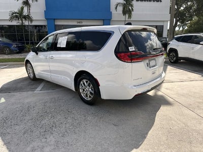 2024 Chrysler Pacifica Touring