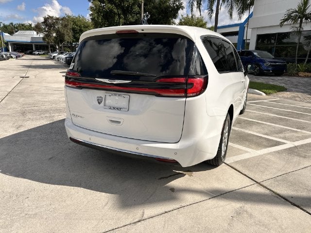 2024 Chrysler Pacifica Touring
