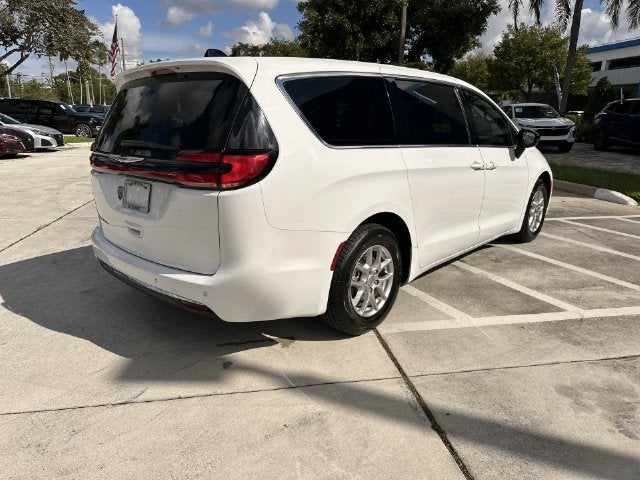 2024 Chrysler Pacifica Touring