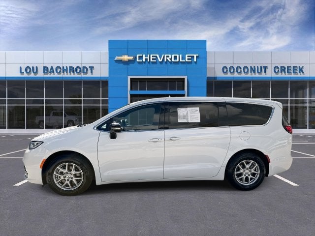 2024 Chrysler Pacifica Touring