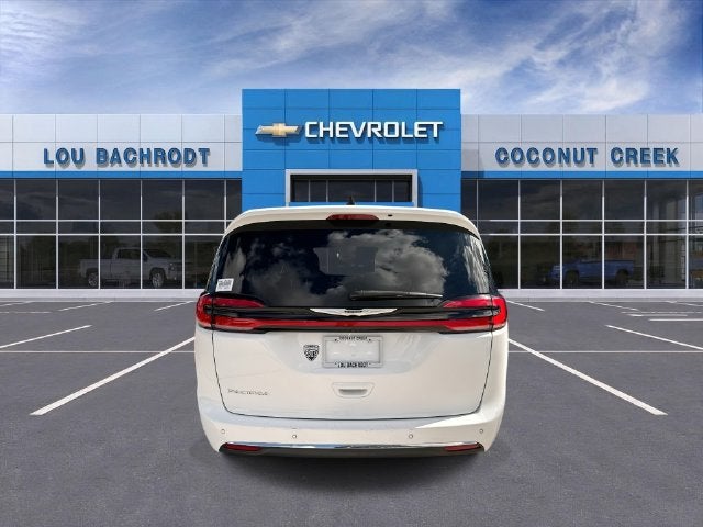 2024 Chrysler Pacifica Touring