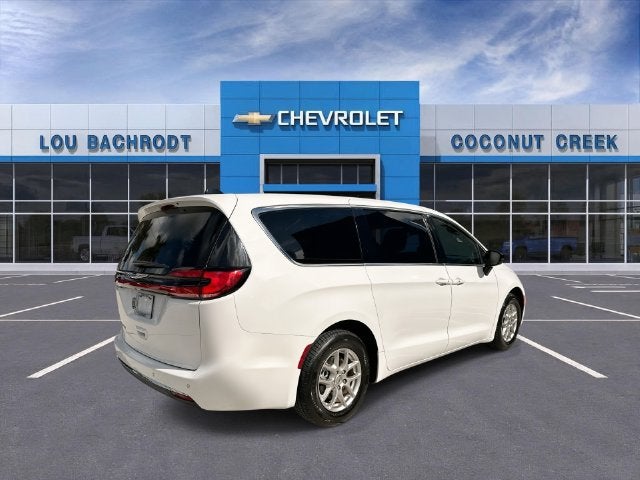 2024 Chrysler Pacifica Touring