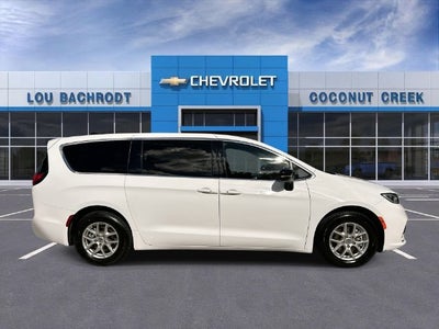 2024 Chrysler Pacifica Touring