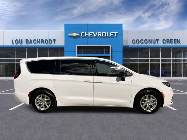 2024 Chrysler Pacifica Touring