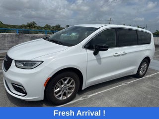 2024 Chrysler Pacifica Touring