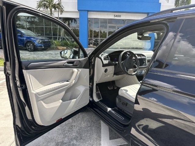 2023 Volkswagen Tiguan SE R-Line Black