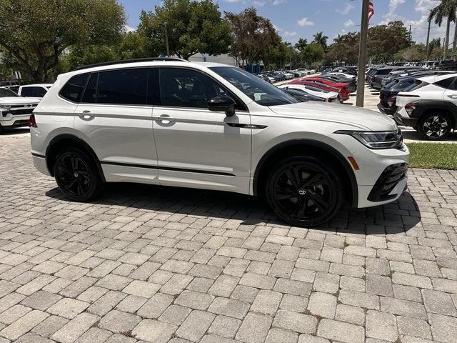 2023 Volkswagen Tiguan SE R-Line Black