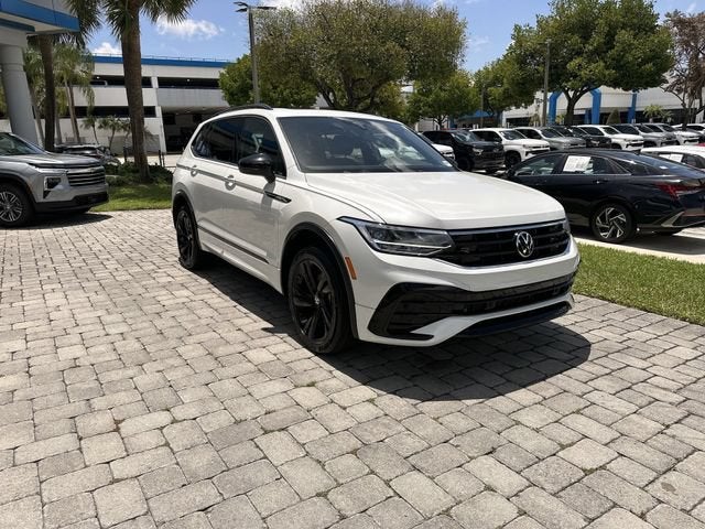 2023 Volkswagen Tiguan SE R-Line Black