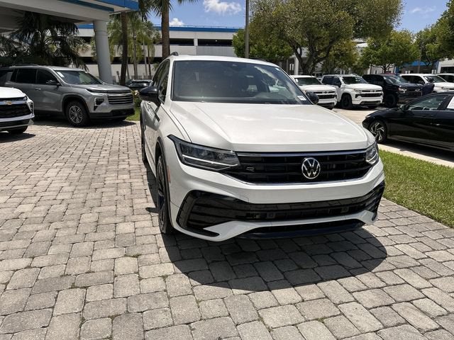 2023 Volkswagen Tiguan SE R-Line Black