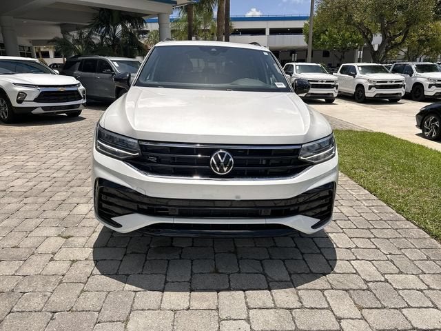 2023 Volkswagen Tiguan SE R-Line Black