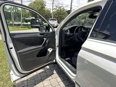 2023 Volkswagen Tiguan SE R-Line Black