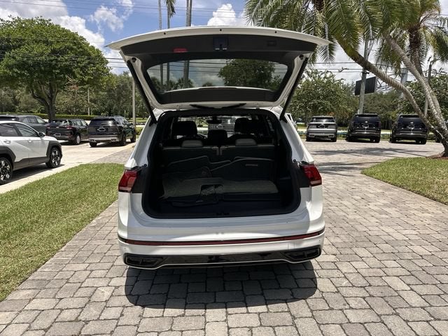 2023 Volkswagen Tiguan SE R-Line Black